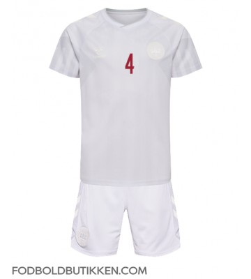 Danmark Simon Kjaer #4 Udebanetrøje Børn VM 2022 Kortærmet (+ Korte bukser)